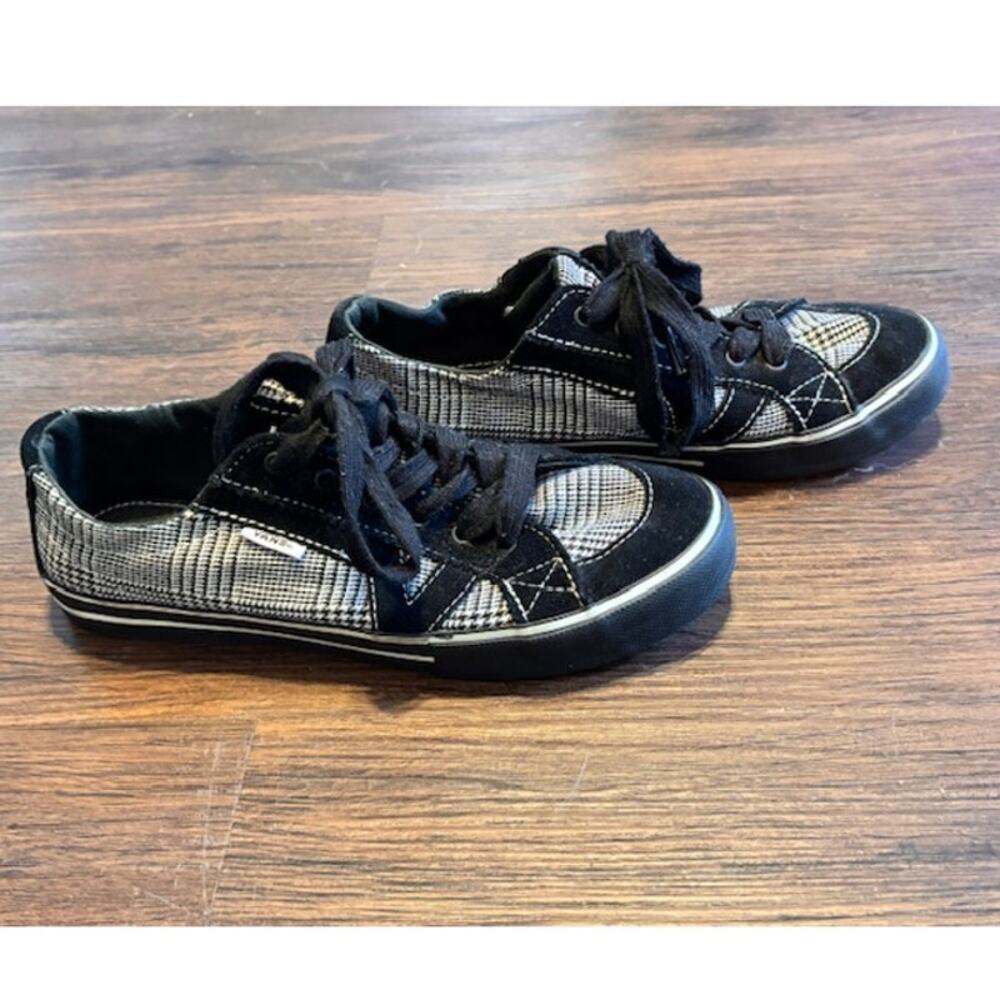 Vans Women’s Size 7 Black Plaid Lace Up Sneakers Low Top Skate Shoes - Picture 2 of 5